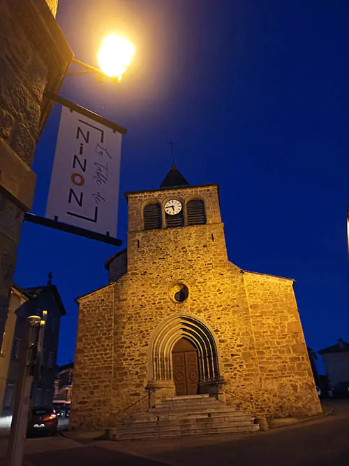 La table de NiNon, en face de l'église